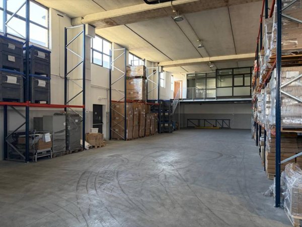 locale commerciale in affitto a Collegno in zona Savonera