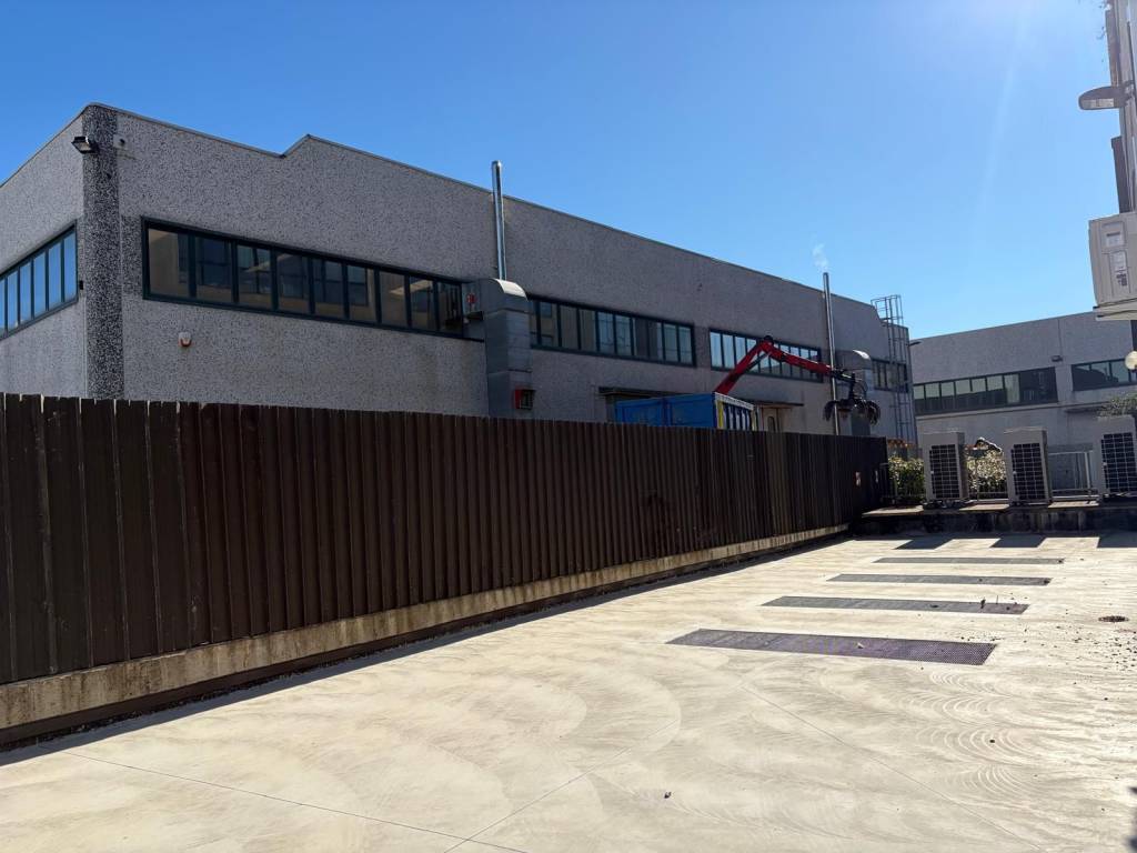 locale commerciale in affitto a Collegno in zona Savonera