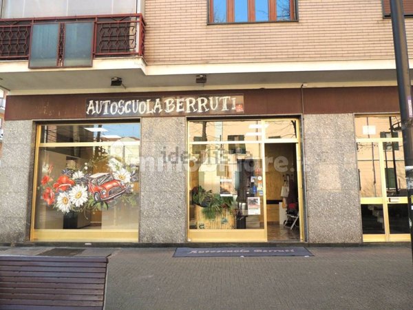 locale commerciale in affitto a Collegno in zona Leumann