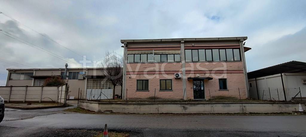 locale commerciale in affitto a Collegno in zona Savonera
