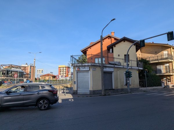 locale commerciale in affitto a Collegno in zona Leumann