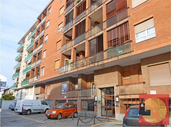 locale commerciale in affitto a Collegno in zona Leumann