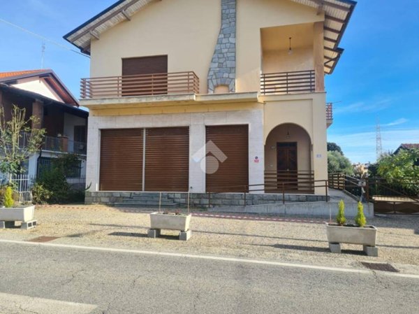 negozio in affitto a Corio in zona Benne