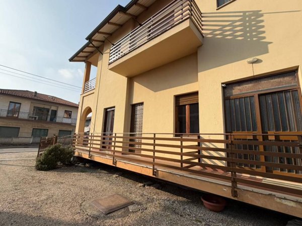 negozio in affitto a Corio in zona Benne