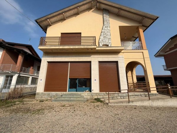 negozio in affitto a Corio in zona Benne