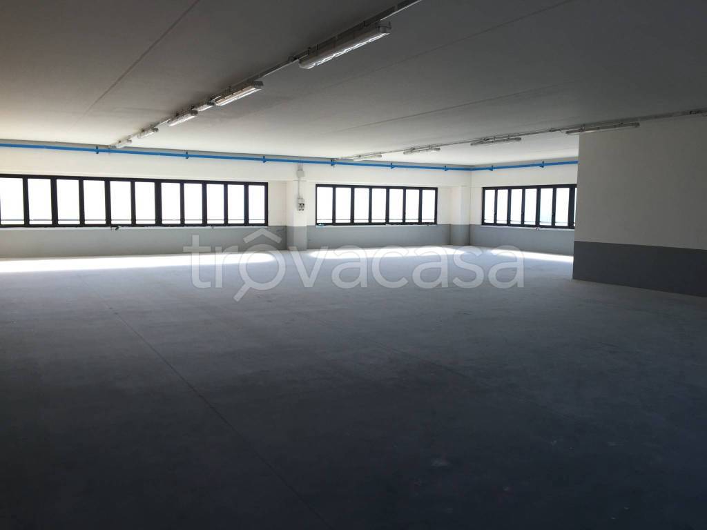 locale commerciale in affitto a Cumiana
