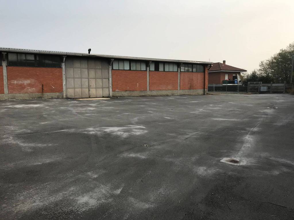 locale commerciale in affitto a Cumiana