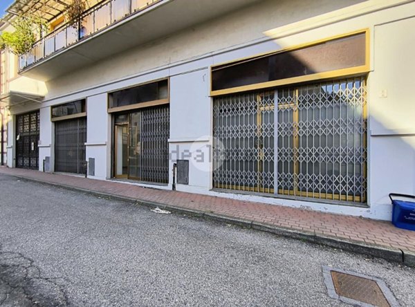 locale commerciale in affitto a Cuorgnè
