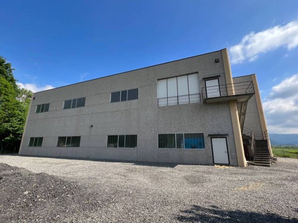 locale commerciale in affitto a Fiorano Canavese