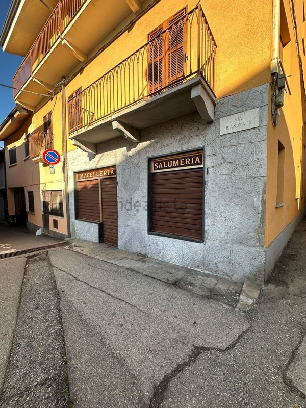 locale commerciale in affitto a Foglizzo