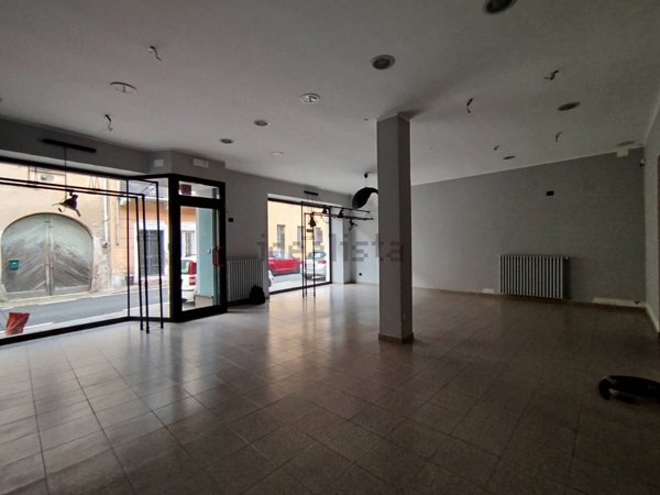 locale commerciale in affitto a Foglizzo