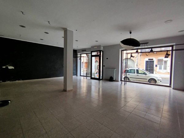 locale commerciale in affitto a Foglizzo