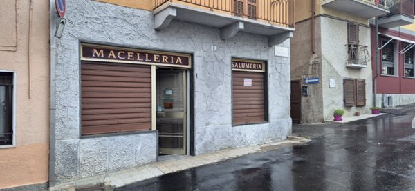 locale commerciale in affitto a Foglizzo