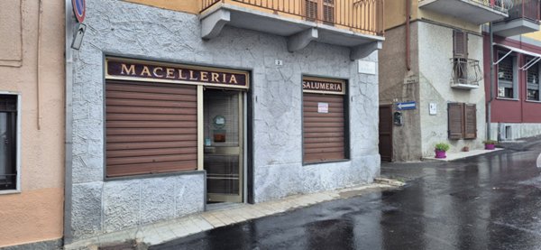 locale commerciale in affitto a Foglizzo