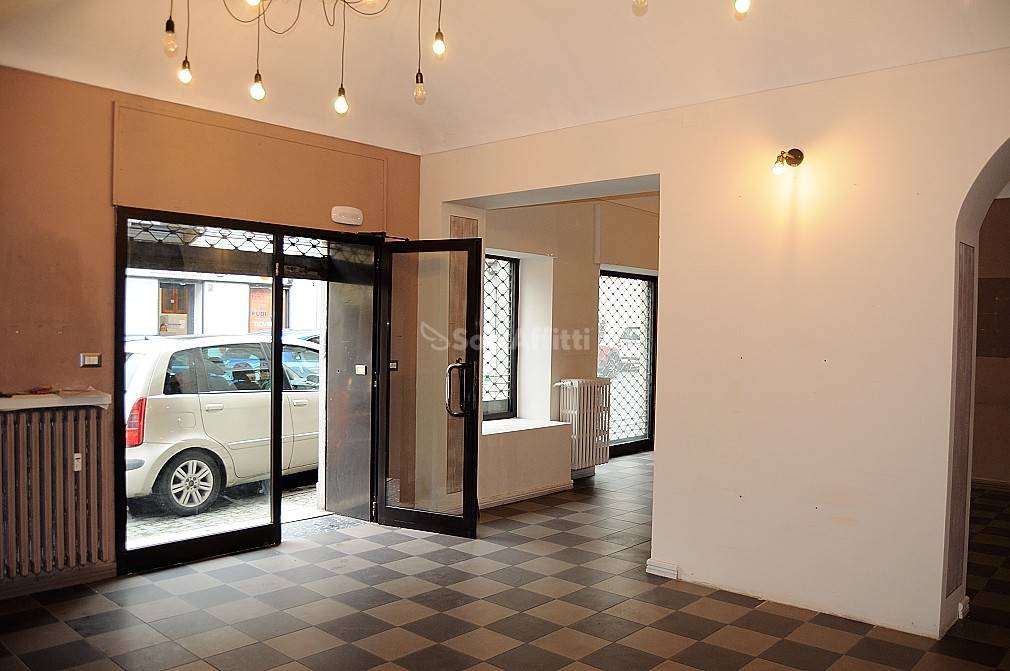 negozio in affitto a Gassino Torinese