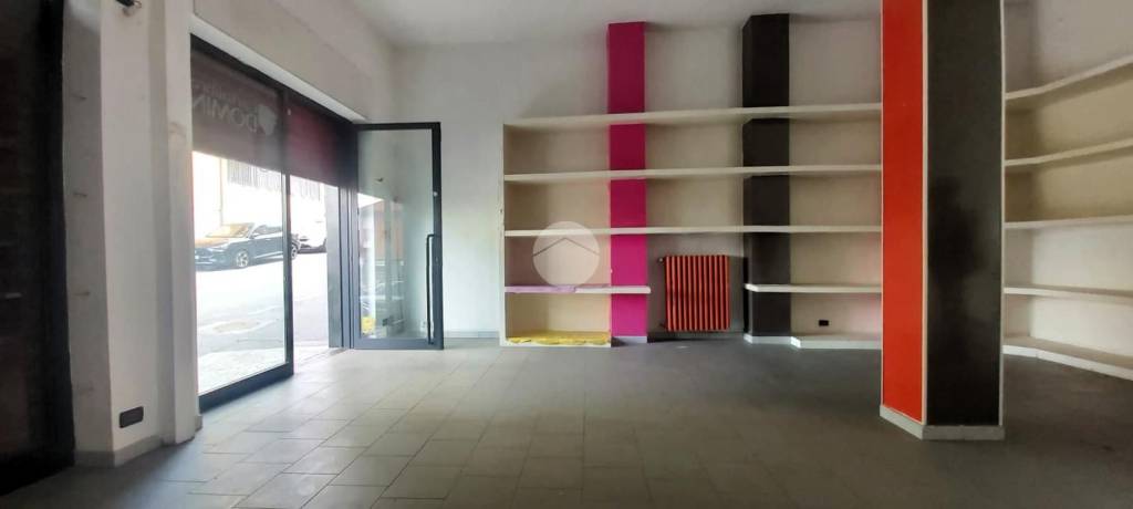 negozio in affitto a Gassino Torinese