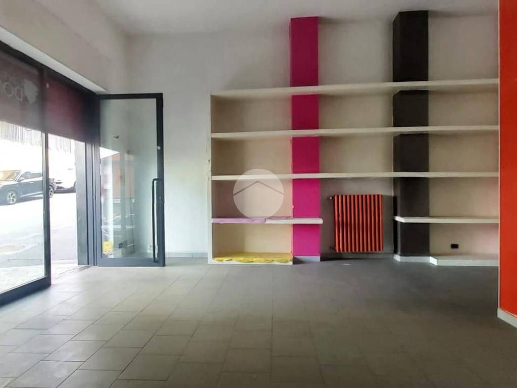 negozio in affitto a Gassino Torinese