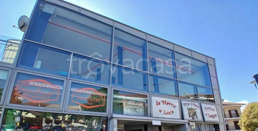 negozio in affitto a Giaveno in zona Sala