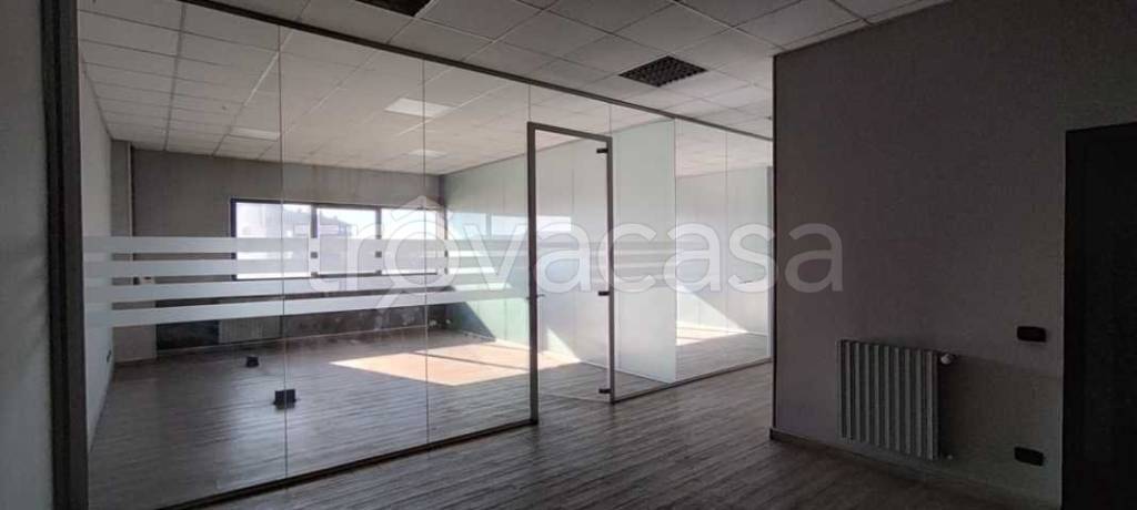 locale commerciale in affitto a Grugliasco