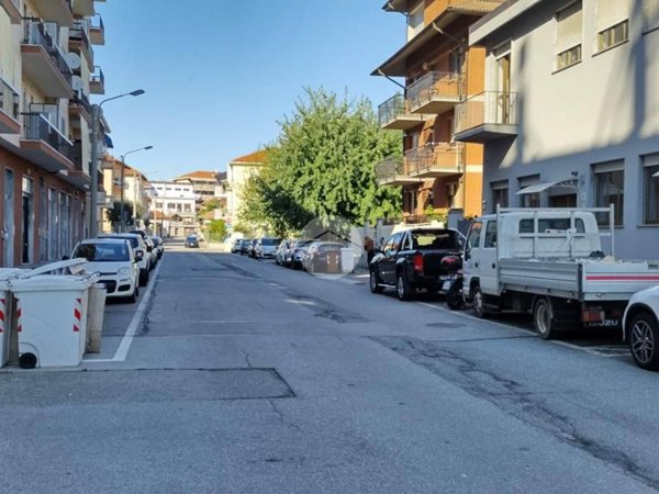 locale commerciale in affitto a Grugliasco