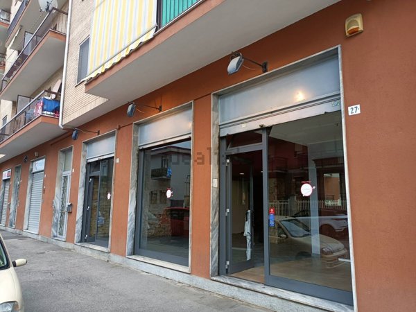 locale commerciale in affitto a Grugliasco