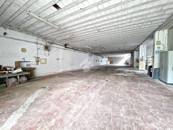 locale commerciale in affitto a Grugliasco