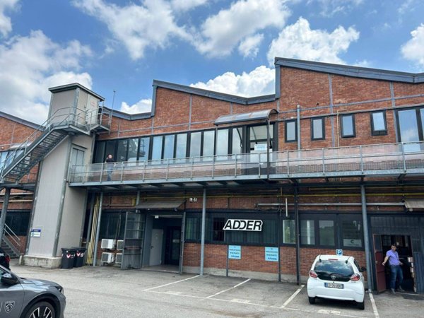 locale commerciale in affitto a Grugliasco