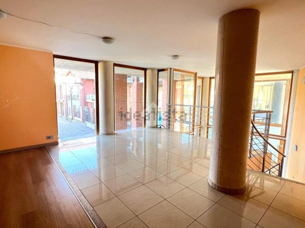 negozio in affitto a Grugliasco