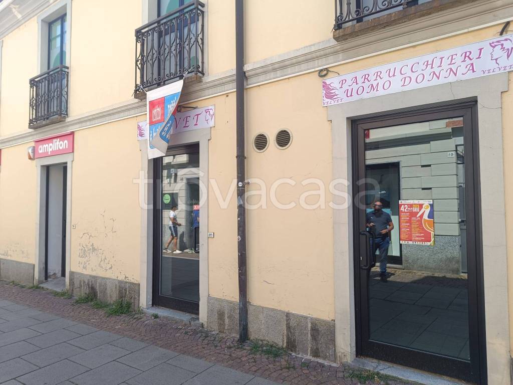 negozio in affitto a Grugliasco