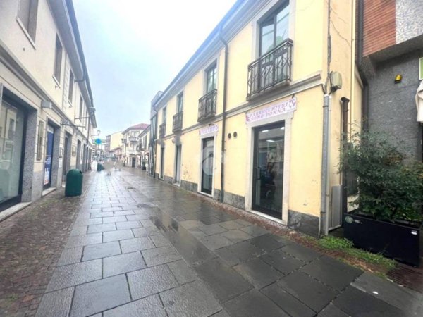 locale commerciale in affitto a Grugliasco
