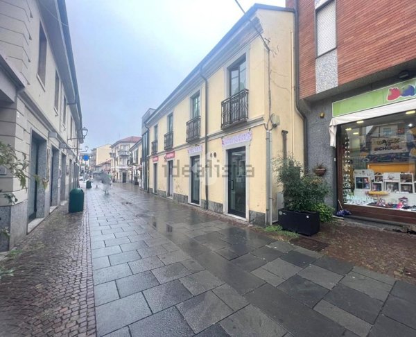 locale commerciale in affitto a Grugliasco
