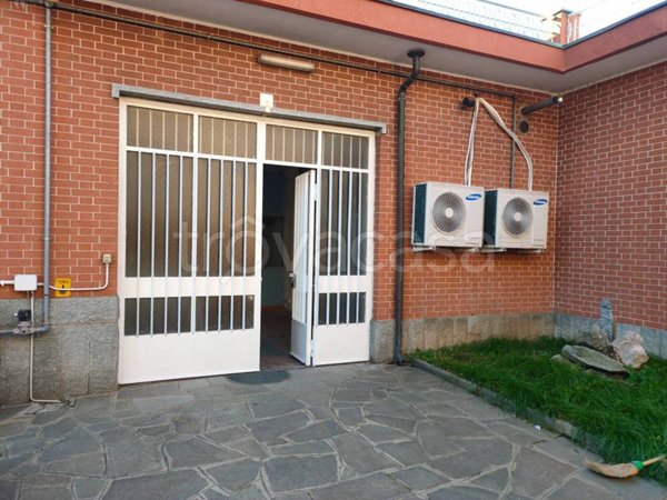 locale commerciale in affitto a Grugliasco