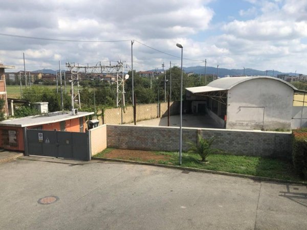 locale commerciale in affitto a Grugliasco