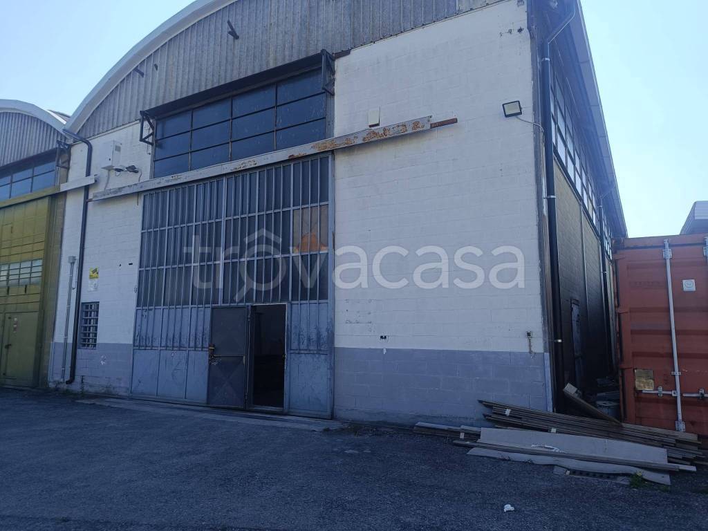 locale commerciale in affitto a Grugliasco