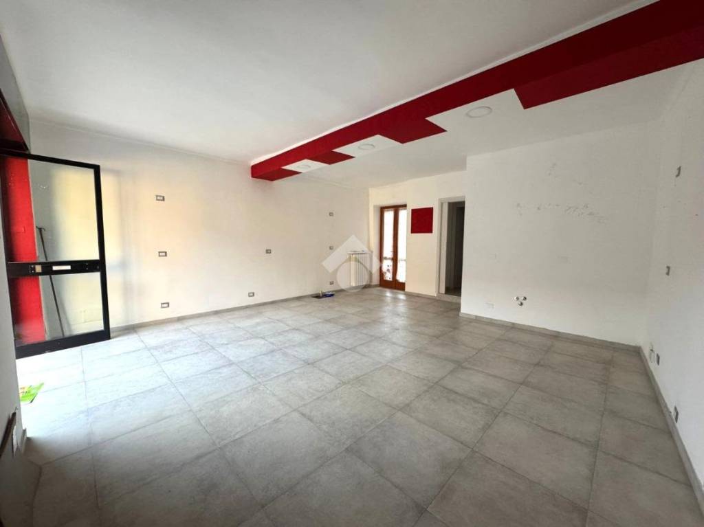 negozio in affitto a Grugliasco