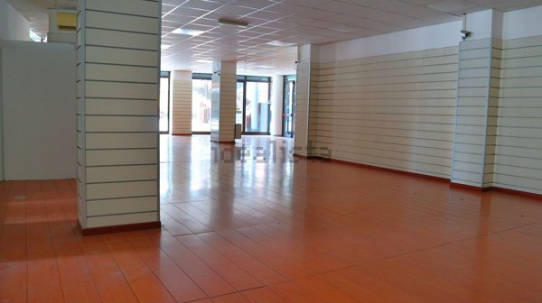 locale commerciale in affitto a Grugliasco