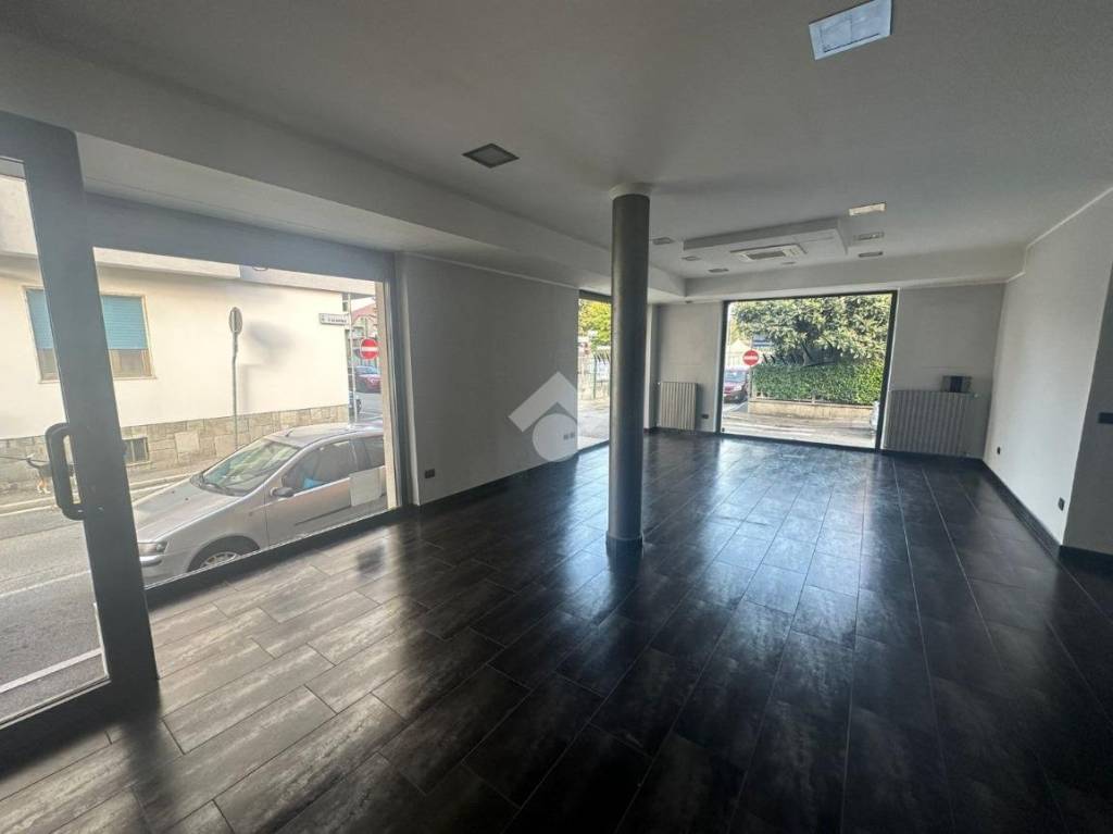 negozio in affitto a Grugliasco