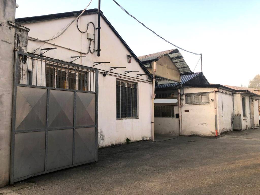 locale commerciale in affitto a Grugliasco in zona Lesna