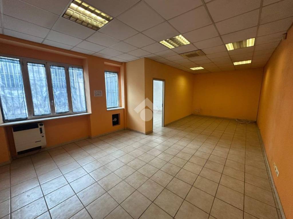 negozio in affitto a Grugliasco