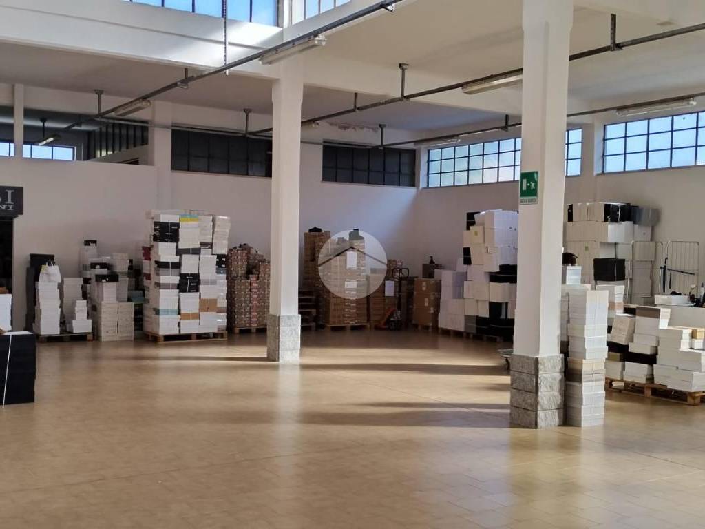 locale commerciale in affitto a Grugliasco