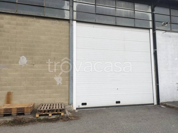 locale commerciale in affitto a Grugliasco