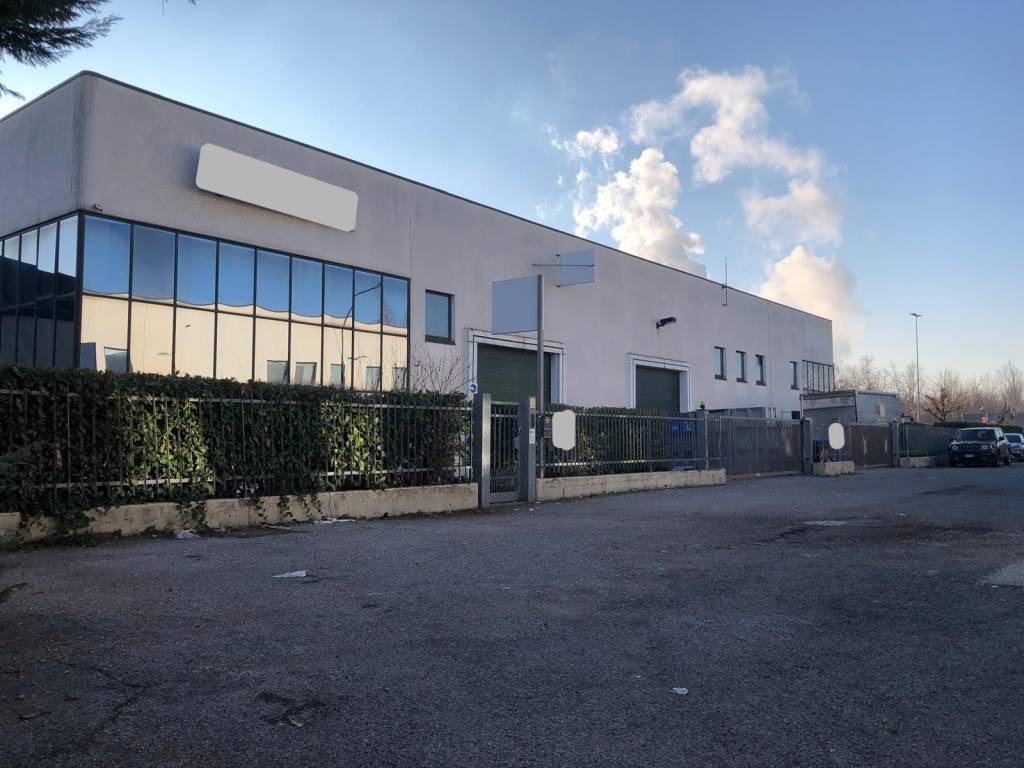 locale commerciale in affitto a Grugliasco