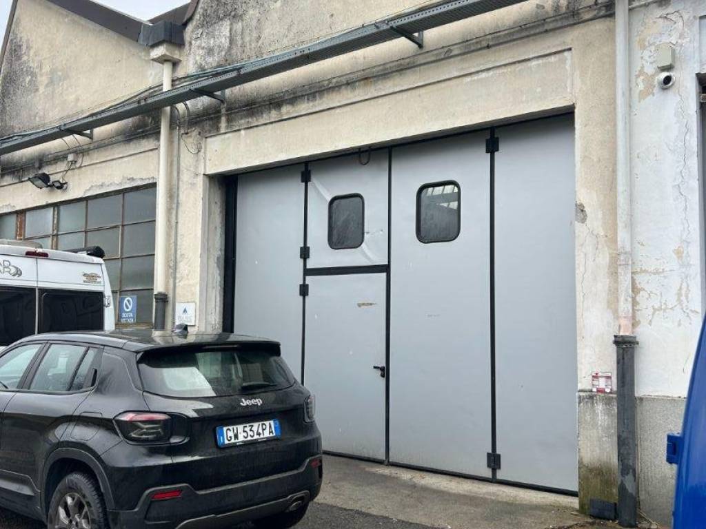 locale commerciale in affitto a Grugliasco