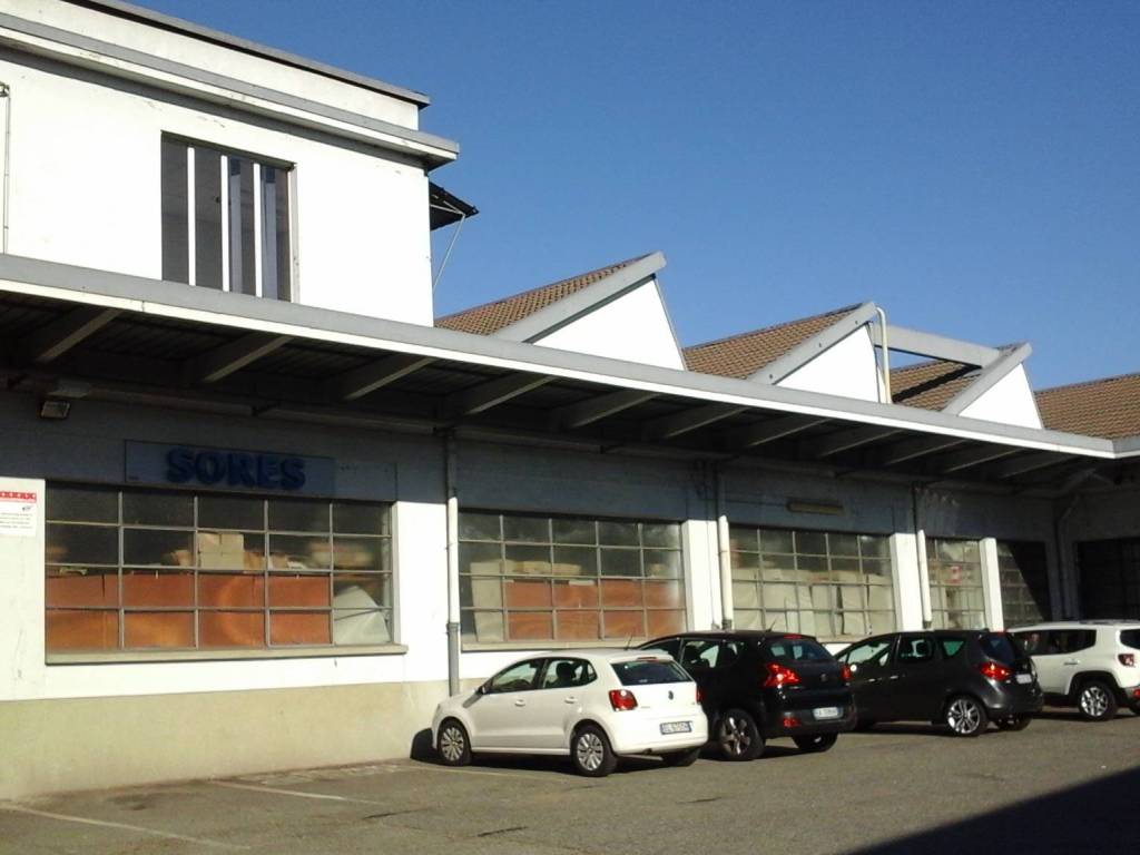 locale commerciale in affitto a Grugliasco