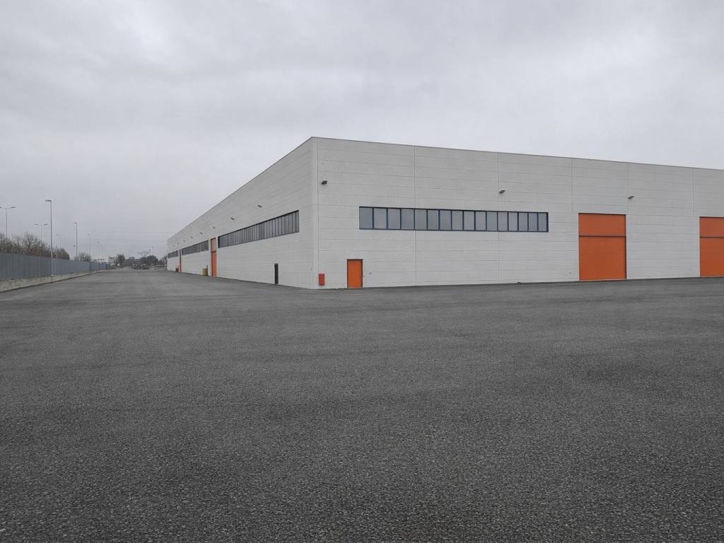 locale commerciale in affitto a Grugliasco