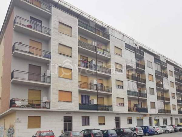 negozio in affitto a Grugliasco