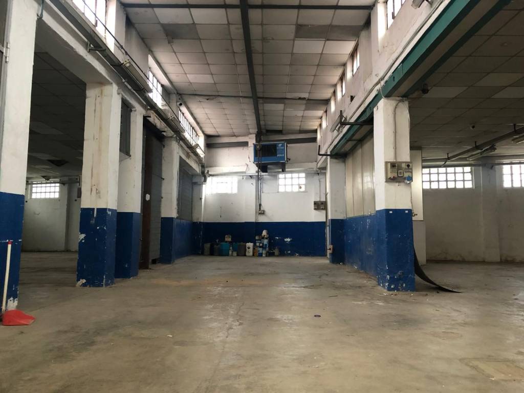 locale commerciale in affitto a Grugliasco in zona Lesna