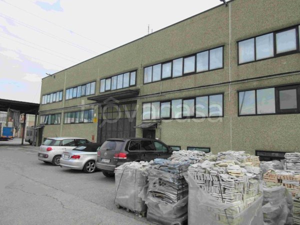 locale commerciale in affitto a Grugliasco