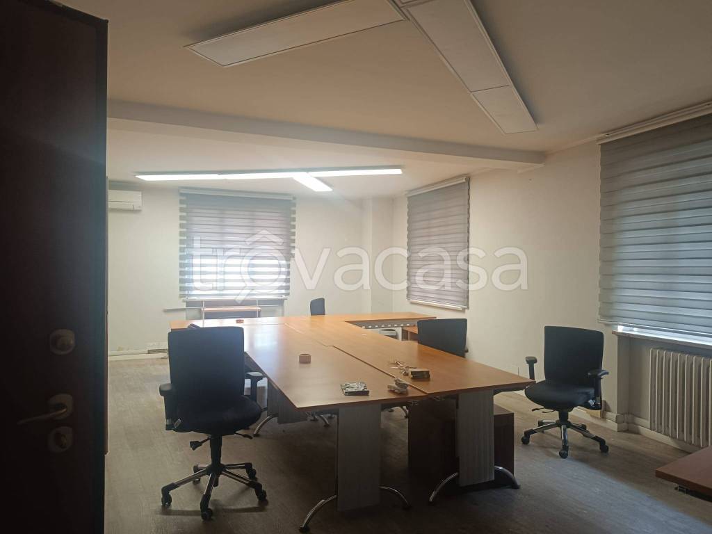 ufficio in affitto a Grugliasco in zona Lesna