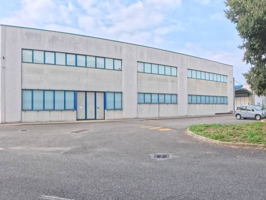 locale commerciale in affitto a Grugliasco in zona San Sebastiano